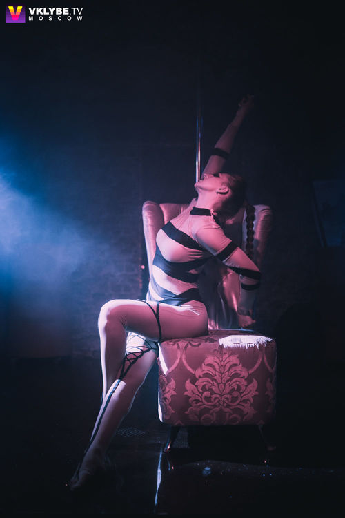 Put dick Mousetrap strip club woman