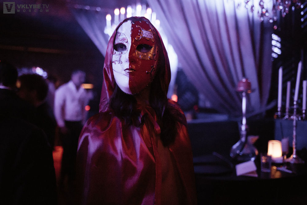Eyes wide shut party
