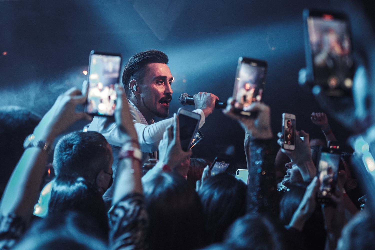 Концерт билана в самаре 29 сентября. Где будет концерт димы билана. Билан на сцене. Где будет концерт димы билана. Концерт.